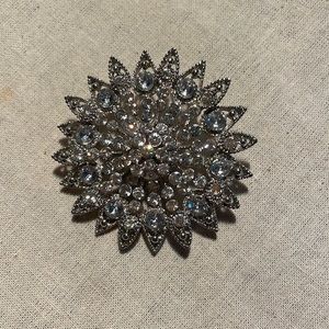 Starburst brooch